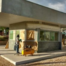 pintando a blindagem de guarita